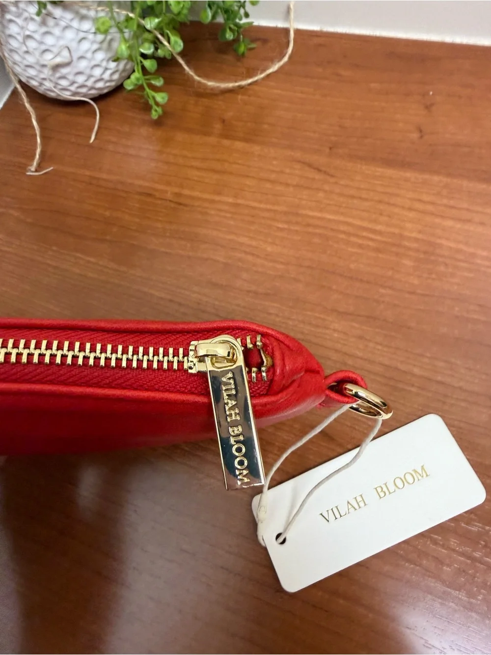 Red Genuine Leather Cosmetic Pouch Zip Bag WREATHFEST Vilah Bloom NWT - Picture 4 of 5
